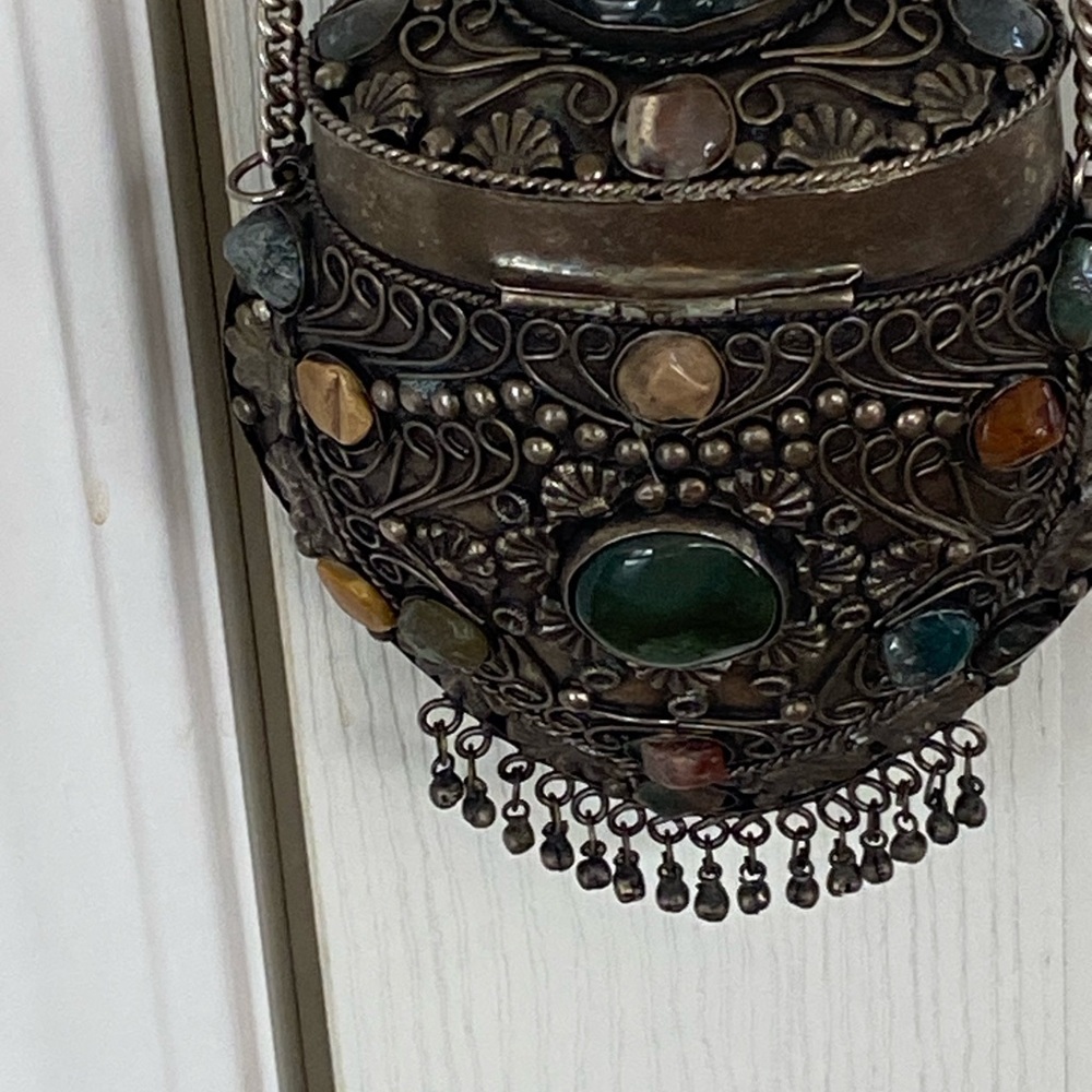 Nahum Olin Purse Vintage Metal with Stones beautiful designs very pretty.